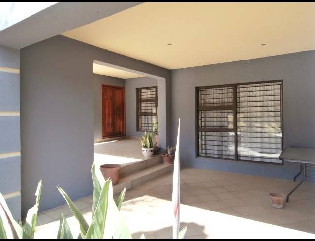 4 BEDROOM HOUSE FOR SALE IN OAKDENE